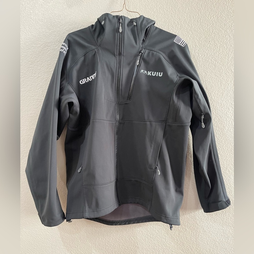 KUIU Axis Hybrid Hooded Jacket Black Lightweight Performance Hunting Jacket